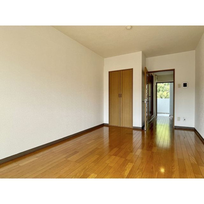 【居間・リビング】 | ☆洋室8.4帖　※写真は同間取りのお部屋になります