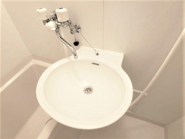 レオパレスグランドゥール太田の内装|白を基調とした清潔な洗面台