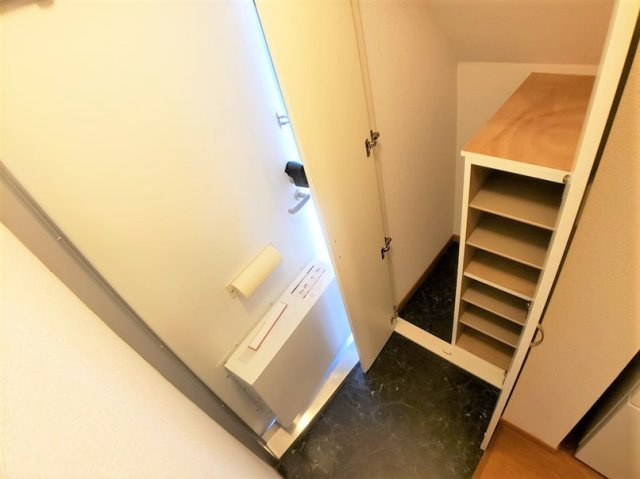 レオパレスグランドゥール太田の玄関|大型シューズボックス完備