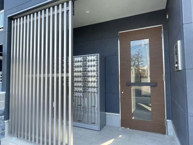 ヴィラ見沼代親水公園のエントランス|宅配ボックス