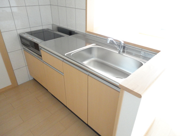 ピュアホワイトのキッチン|キッチン