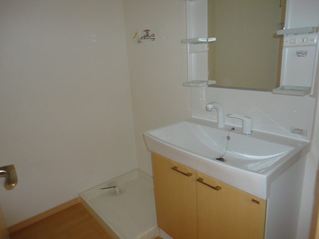 ピュアホワイトの洗面所|洗髪洗面化粧台