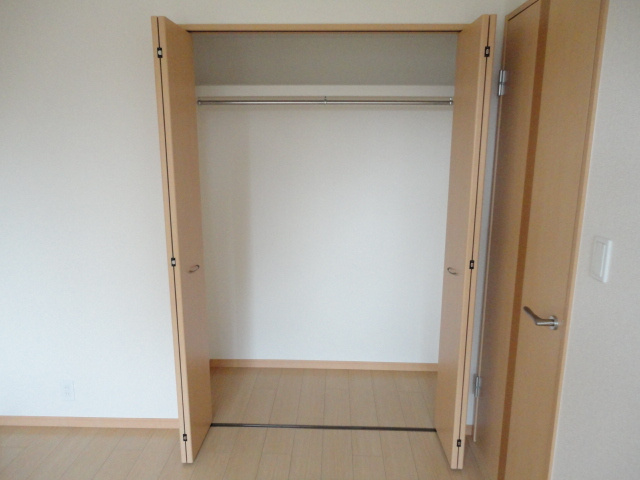 ピュアホワイトの収納|クローゼット内部