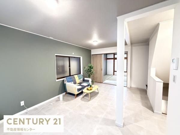 【居間・リビング】 | 港晴２丁目　中古戸建 | 室内フルリフォーム済（令和７年１１月実施）
