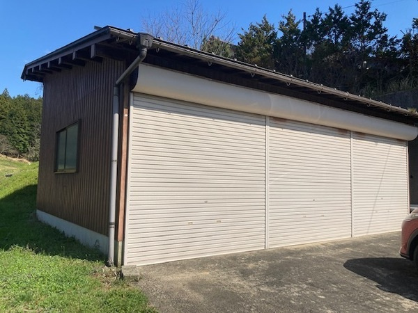 出雲市斐川町神庭の中古一戸建の駐車場|普通車３台　入庫可能（車庫前３台駐車可能）