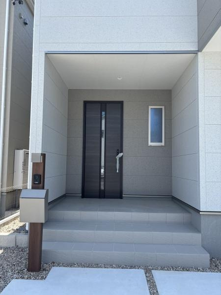 碧南第66照光町　全4棟・1号棟の玄関|訪れる人を心地よく迎え入れます。