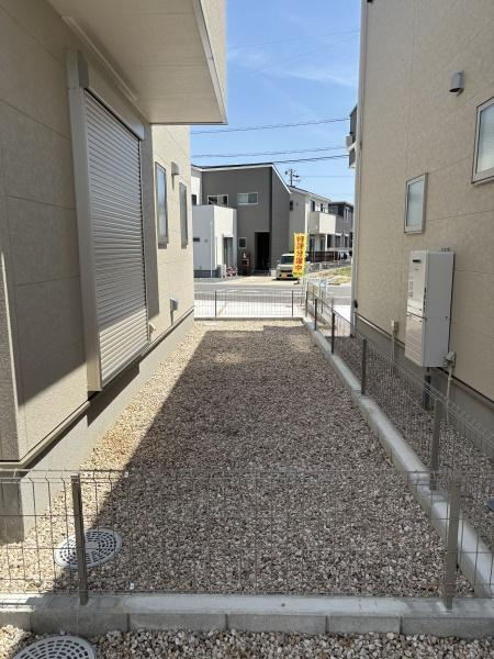碧南第66照光町　全4棟・2号棟の庭|ウッドデッキやBBQ。想像が膨らむお庭