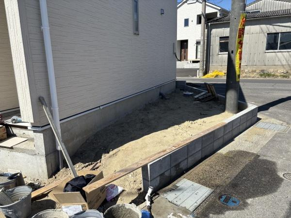 碧南第66照光町　全4棟・3号棟の庭|草花で飾れるお庭。