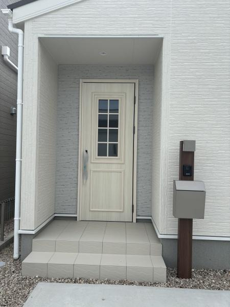 西尾第77巨海町　全4棟・3号棟の玄関|訪れる人を心地よく迎え入れます。