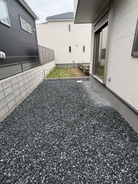 碧南第65尾城町　全6棟・4号棟の庭|ウッドデッキやBBQ。想像が膨らむお庭