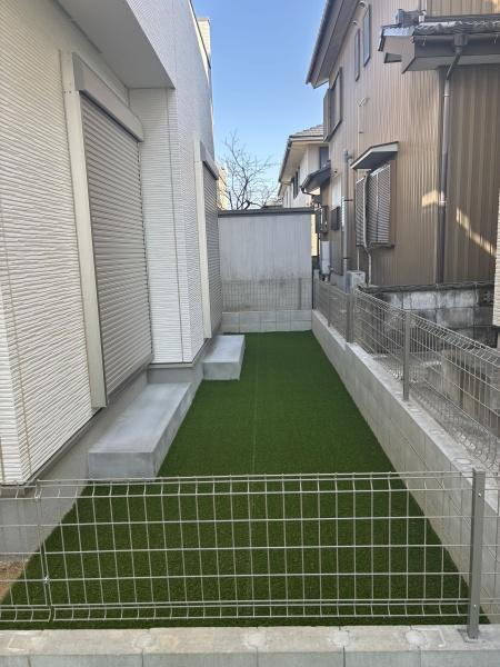 豊田市畝部東町2期　全2棟・B号棟の庭|ウッドデッキやBBQ。想像が膨らむお庭