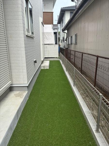 安城市古井町揚り登11番　全1棟・A号棟の庭|草花で飾れるお庭。