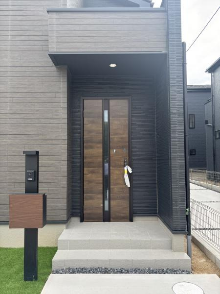 碧南市日進町2期　全3棟・1号棟の玄関|訪れる人を心地よく迎え入れます。