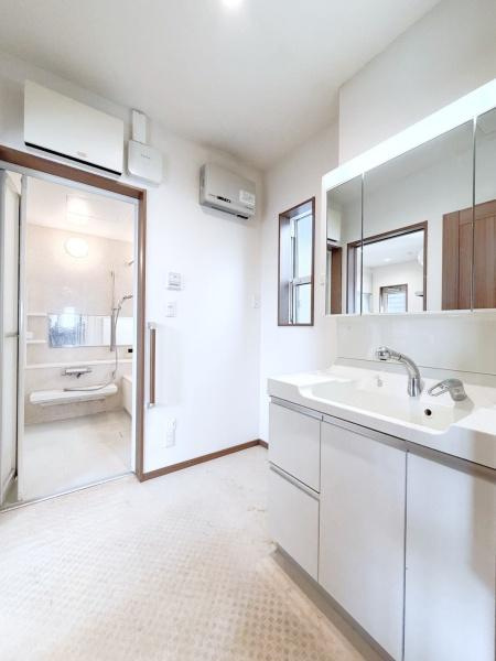 横浜市磯子区森６丁目の中古一戸建の独立洗面台