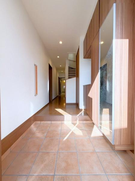 横浜市磯子区森６丁目の中古一戸建の玄関