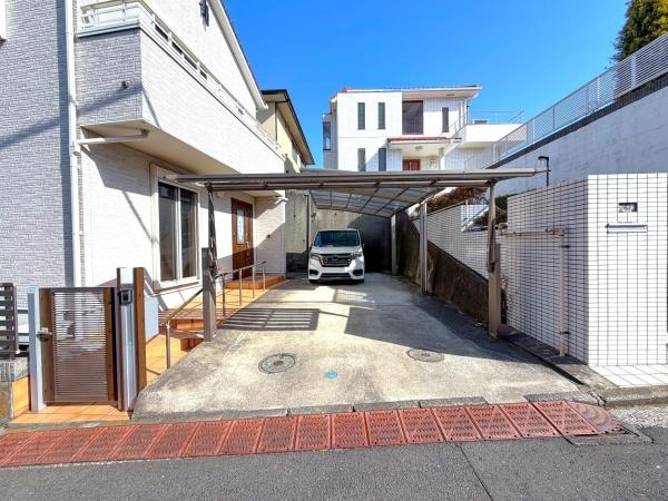 横浜市磯子区森６丁目の中古一戸建の駐車場