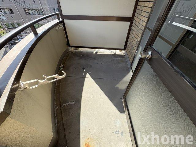 ウィングビュー鮎川のバルコニー|暖かな日差しのふりそそぐバルコニー