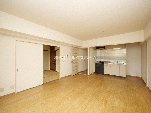 千里サザンテラスの居間・リビング|ゆったりとしたリビングです