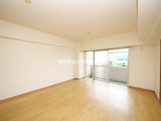 千里サザンテラスの居間・リビング|こちらの居間で趣味の時間をお楽しみください