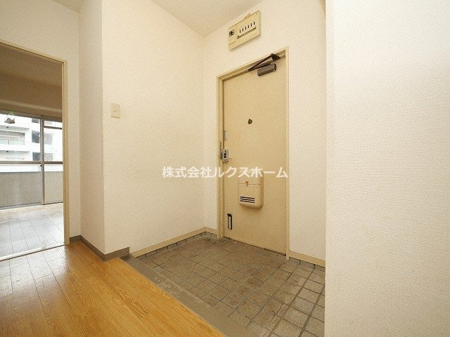 千里サザンテラスの玄関|シンプルで使いやすい玄関です