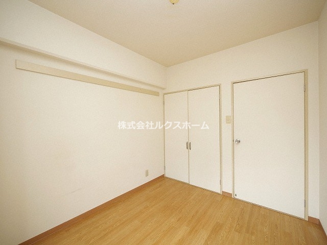 千里サザンテラスの寝室|開放的な寝室です