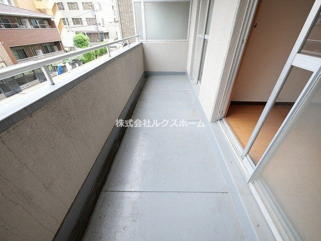 千里サザンテラスのバルコニー|広々としたバルコニーです