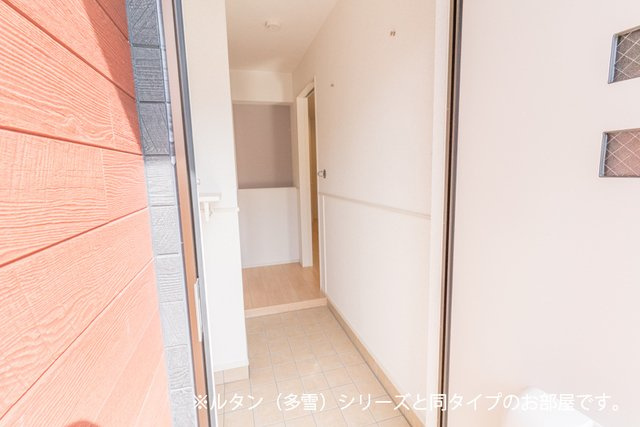 ケーズレジデンスＣの玄関