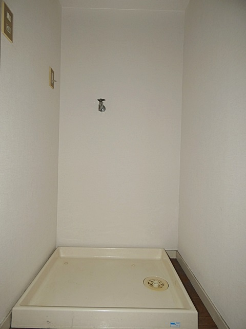 グリーンアベニュー山手の内装|室内洗濯機置場ですよ☆☆☆