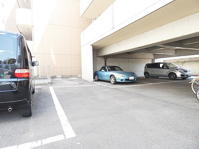 グリーンアベニュー山手の駐車場