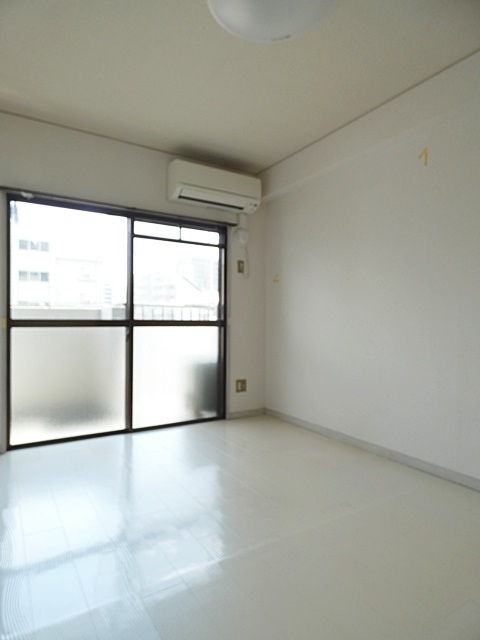 グリーンアベニュー山手の居間・リビング|明るい感じの洋室です☆