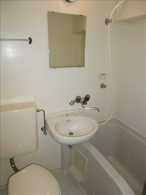 グリーンアベニュー山手の浴室|３点ユニットでお掃除もラクラクですね☆