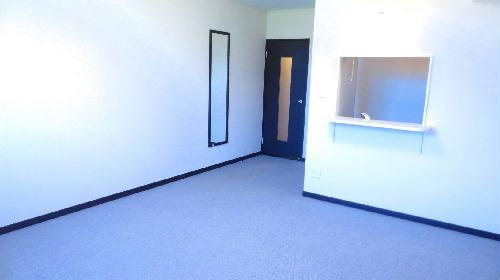 柏市弥生町のアパートの居間・リビング