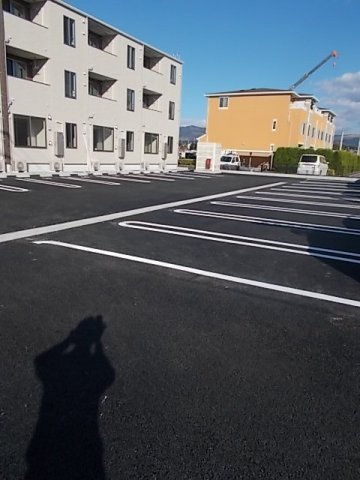 シャトレーナの駐車場