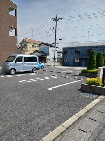 アークレイズの駐車場