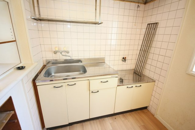 ゴールドハイツB棟のキッチン|別部屋同間取りのお写真となります。参考にご覧くださいませ。