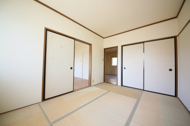 ゴールドハイツB棟の和室|別部屋同間取りのお写真となります。参考にご覧くださいませ。
