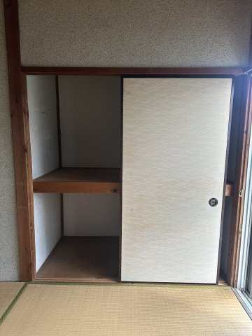 中浜町167番貸家群の収納