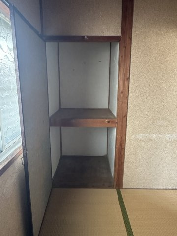 中浜町167番貸家群の収納