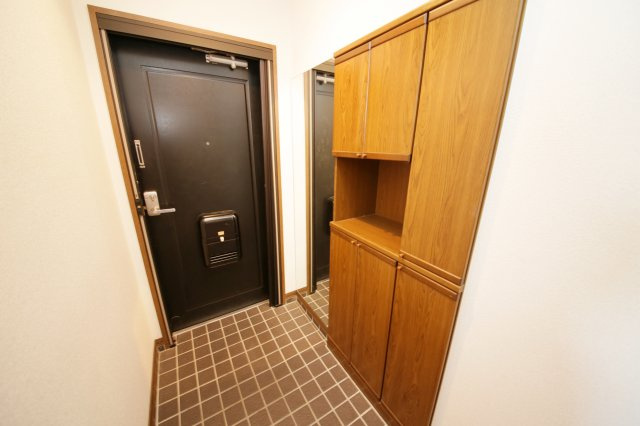 第七サワータウンの玄関|別部屋同間取りのお写真となります。参考にご覧くださいませ。