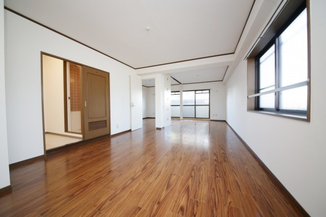 第七サワータウンの居間・リビング|別部屋同間取りのお写真となります。参考にご覧くださいませ。