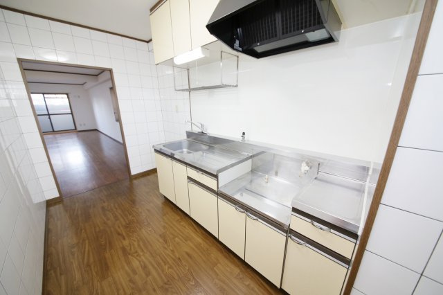 第七サワータウンのキッチン|別部屋同間取りのお写真となります。参考にご覧くださいませ。