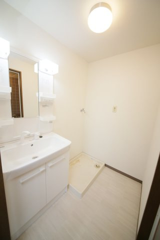 第七サワータウンの洗面所|別部屋同間取りのお写真となります。参考にご覧くださいませ。