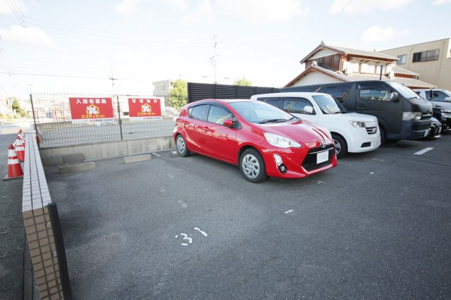 第七サワータウンの駐車場