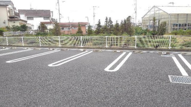 カームリーガーデンⅣの駐車場