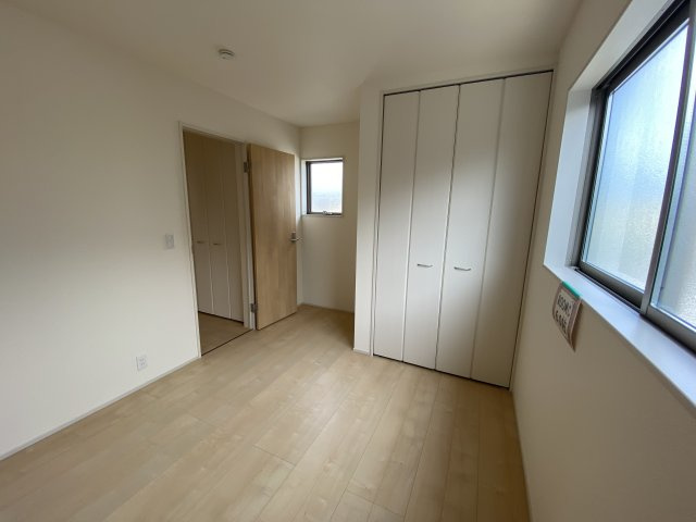 ご予約受付中！お早めに！　【新築建売住宅】　いわき市小名浜燈籠原　全10棟　3号棟の洋室|◆居室の写真です◆　木の温もりがナチュラルでくつろげる空間ですね♪　子供部屋としても、寝室としても、どんなインテリアにしようか…選ぶ楽しみが増えますね♪