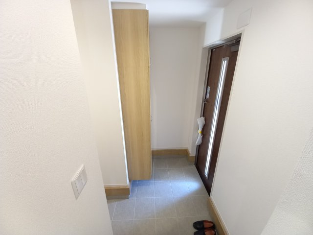 【いわき市仁井田町　全3棟　1号棟】　●新生活応援キャンペーン実施中●の玄関|同施工：玄関の写真です。お洒落な玄関からの外出は気分が良いですね♪　大容量のシューズボックス付き。散らかりがちな玄関もスッキリ収納！