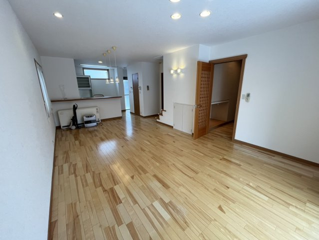 福井市高木町　中古戸建の居間・リビング