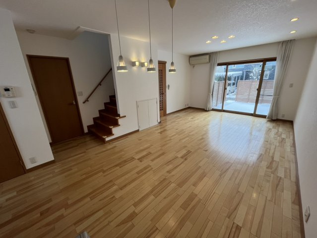 福井市高木町　中古戸建の居間・リビング