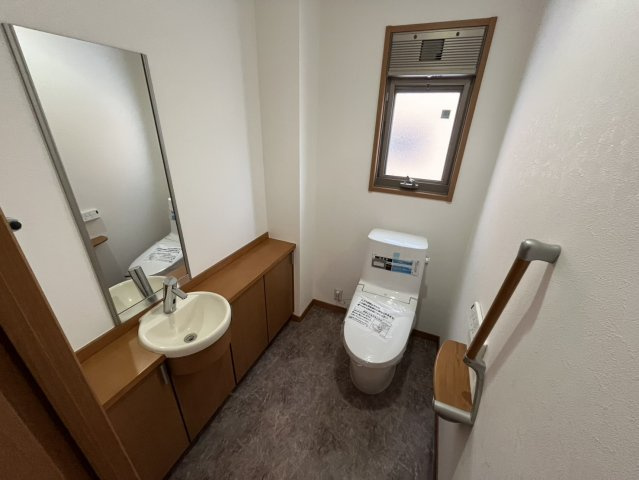 福井市高木町　中古戸建のトイレ