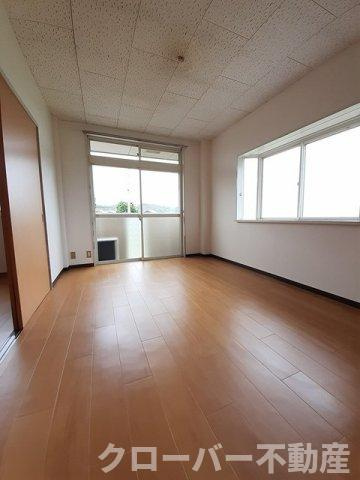 エルディム西本Ｂの居間・リビング